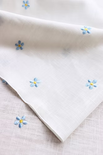 Runner Lino Bianco con Margheritine Azzurre Ricamate Pratoline - Imagen 4