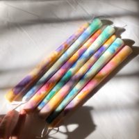 CANDLE TIE DYE TAPERED TWIRL SUNSET SINGLE - Imagen 2
