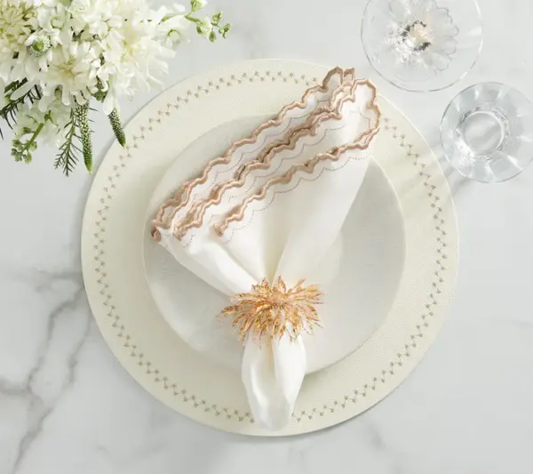 Gilded Leaves Napkin Ring in Gold Set of 4 - Imagen 2