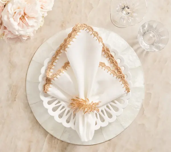 Gilded Leaves Napkin Ring in Gold Set of 4 - Imagen 4