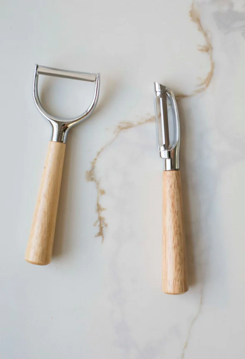 Wood Handle Peeler A - Imagen 2
