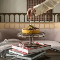 SMALL CAKE STAND WITH DOME VANITY SMOKE - Imagen 3