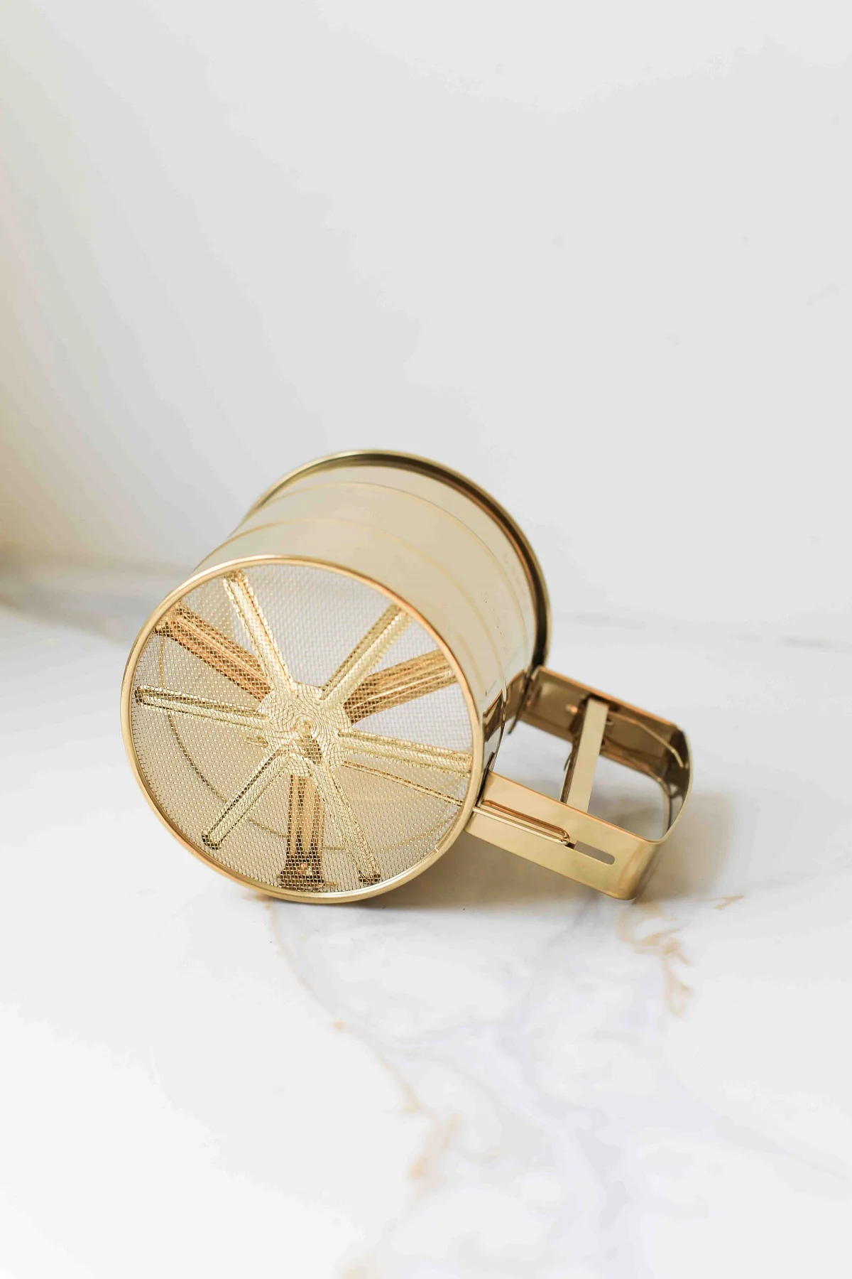 Gold Stainless Steel Egg Flour Sifter - Imagen 3