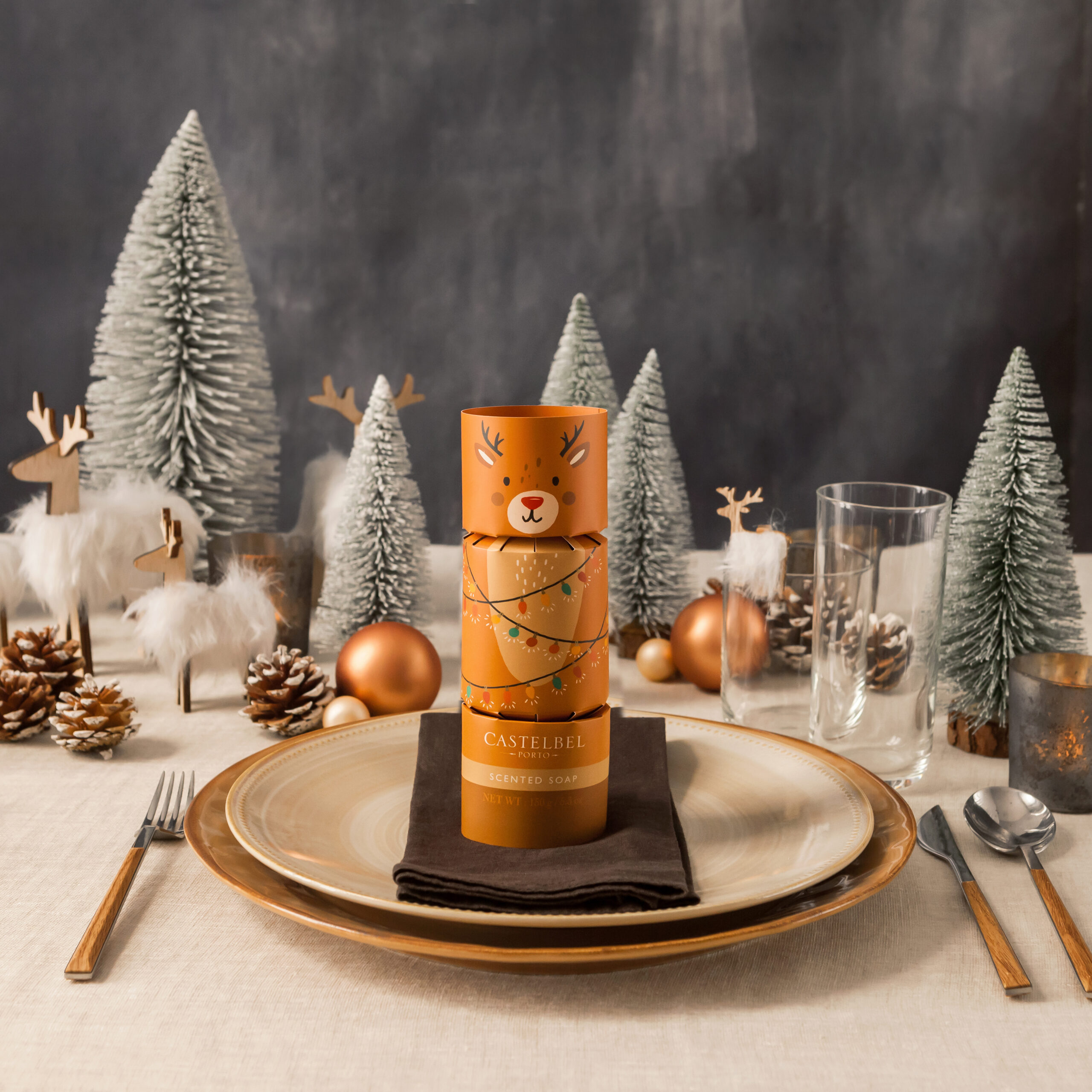 CRACKING FACES - REINDEER 150G SOAP - Imagen 3