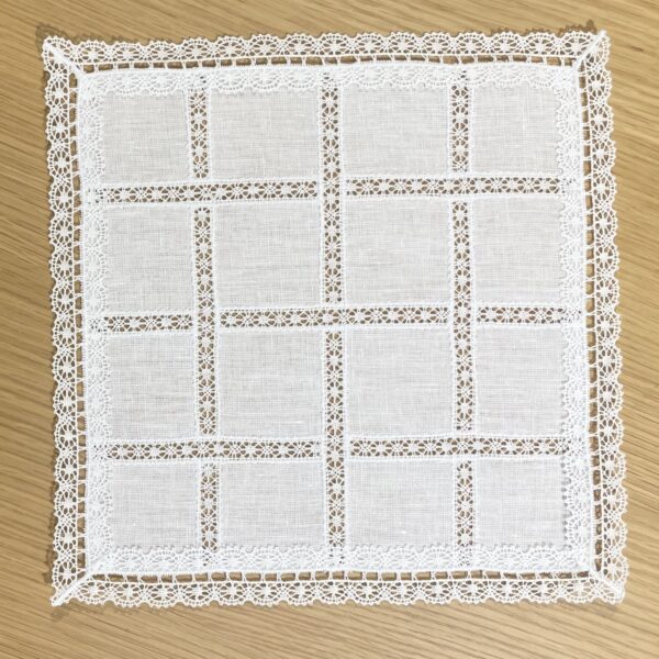 Square Tray Towel With Lace Intertersed In The Piece 25x25cm