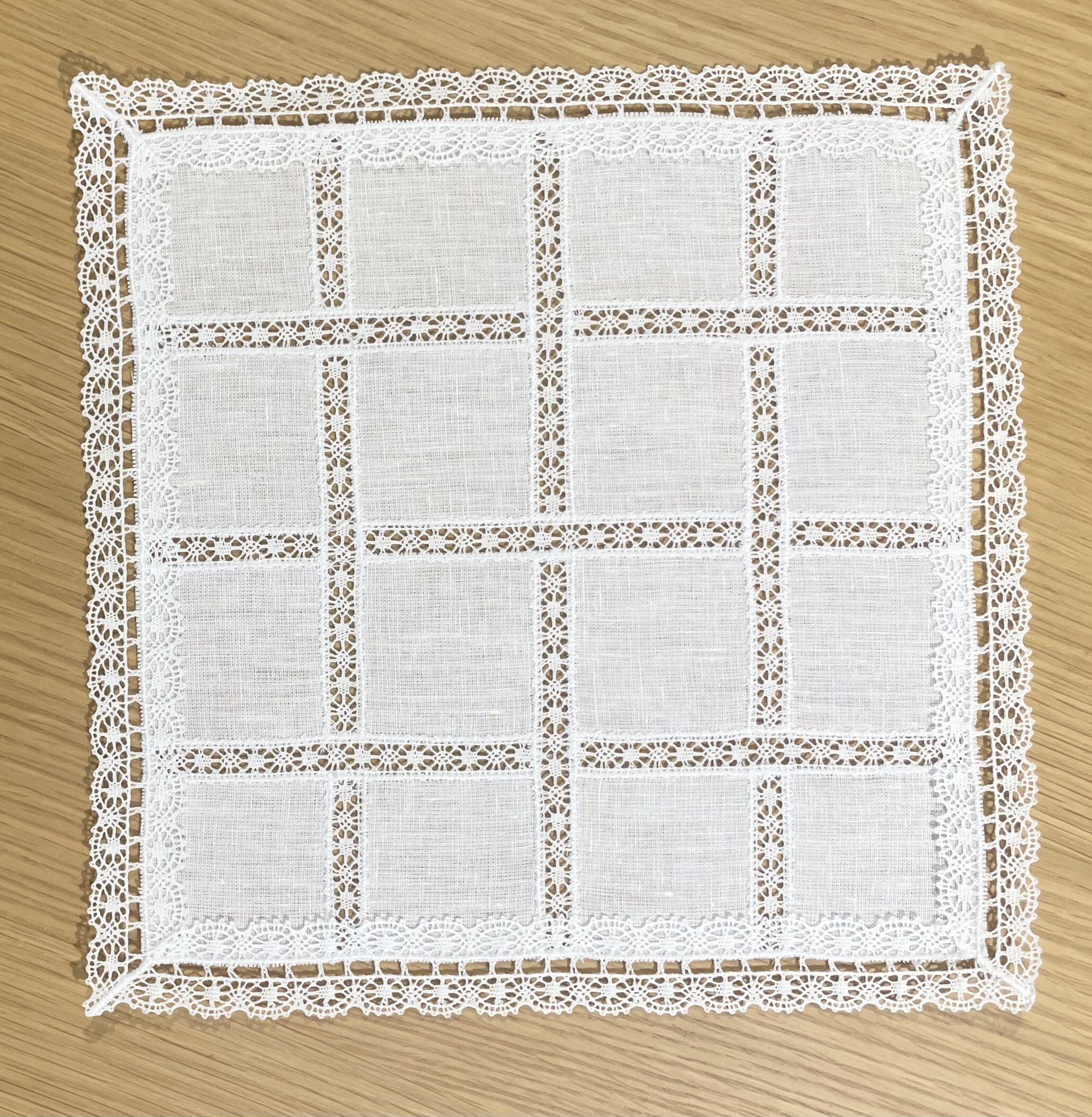 Square Tray Towel With Lace Intertersed In The Piece 25x25cm