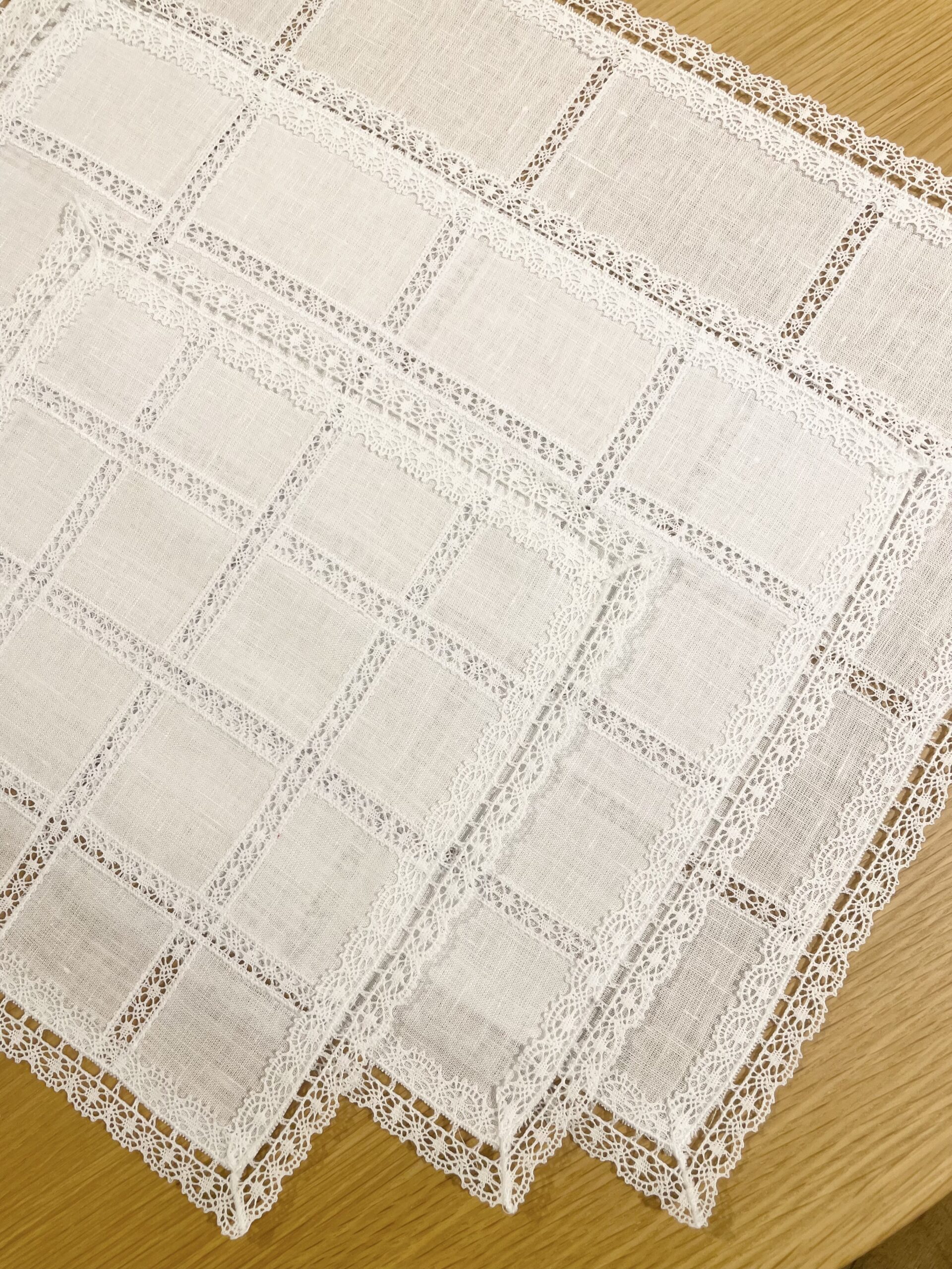 Rectangular Tray Towel With Lace Intertersed In The Piece 45x33 CM - Imagen 3
