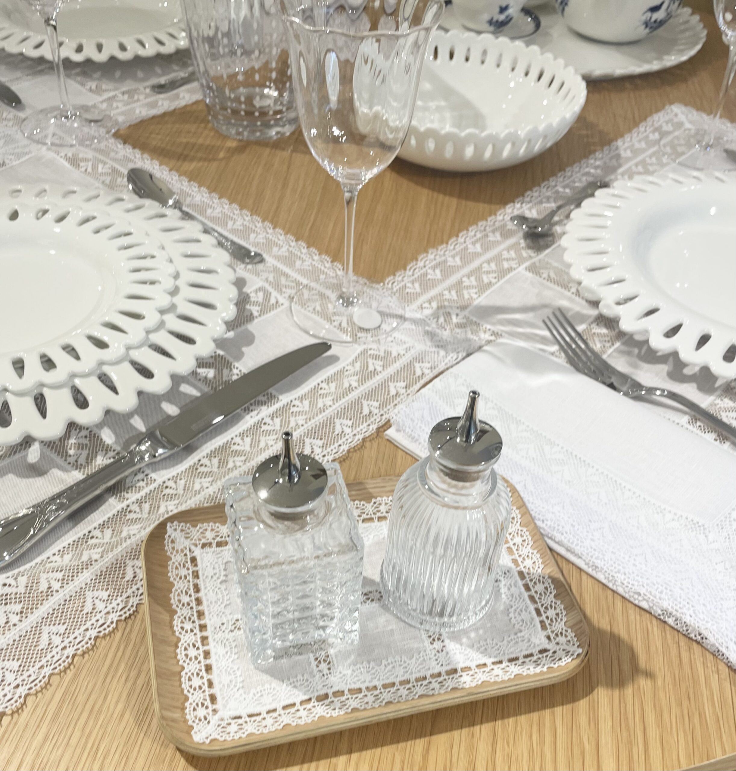 Rectangular Tray Towel With Lace Intertersed In The Piece 18 x 12 CM - Imagen 6