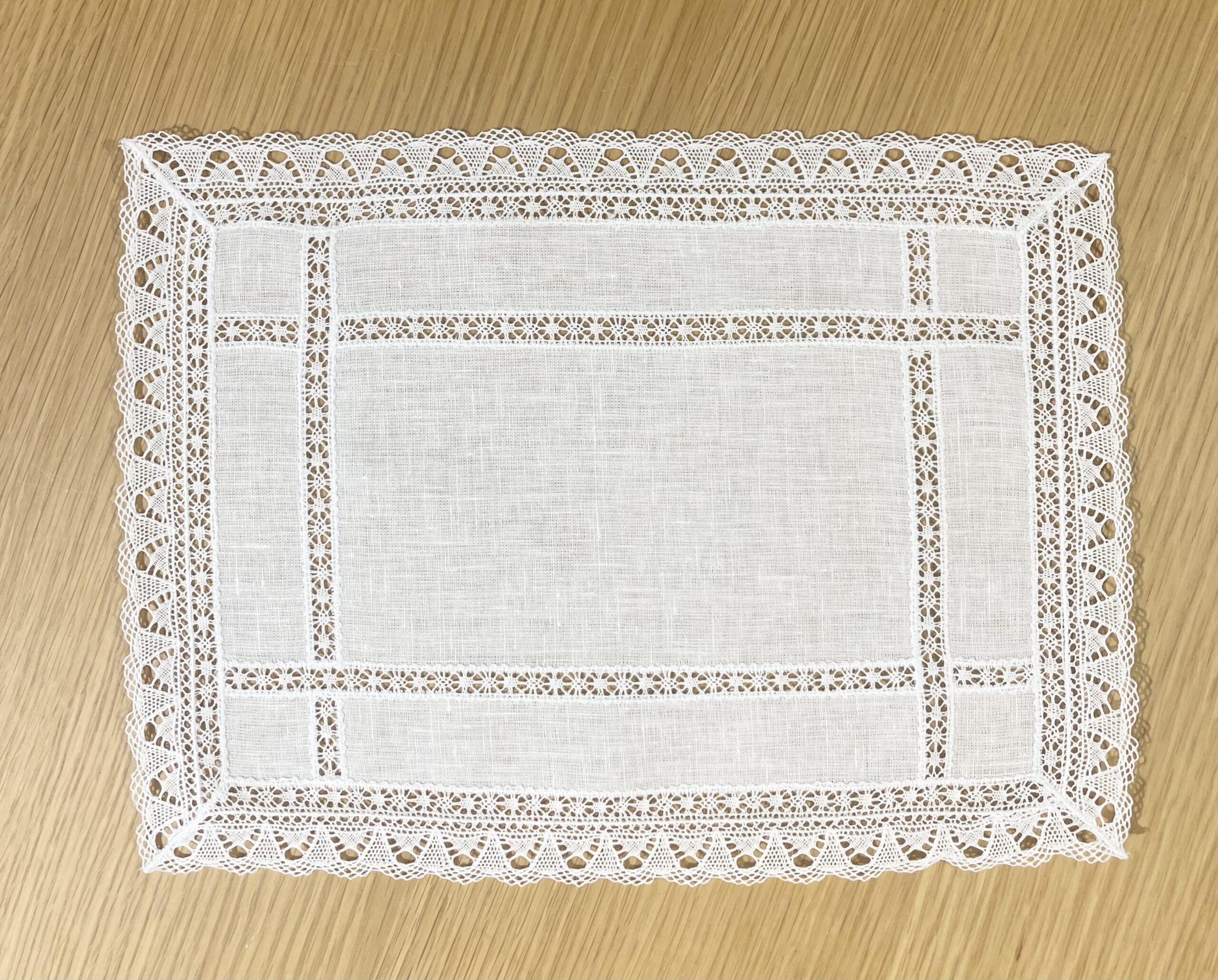Tray Towel With Lace On The Edged