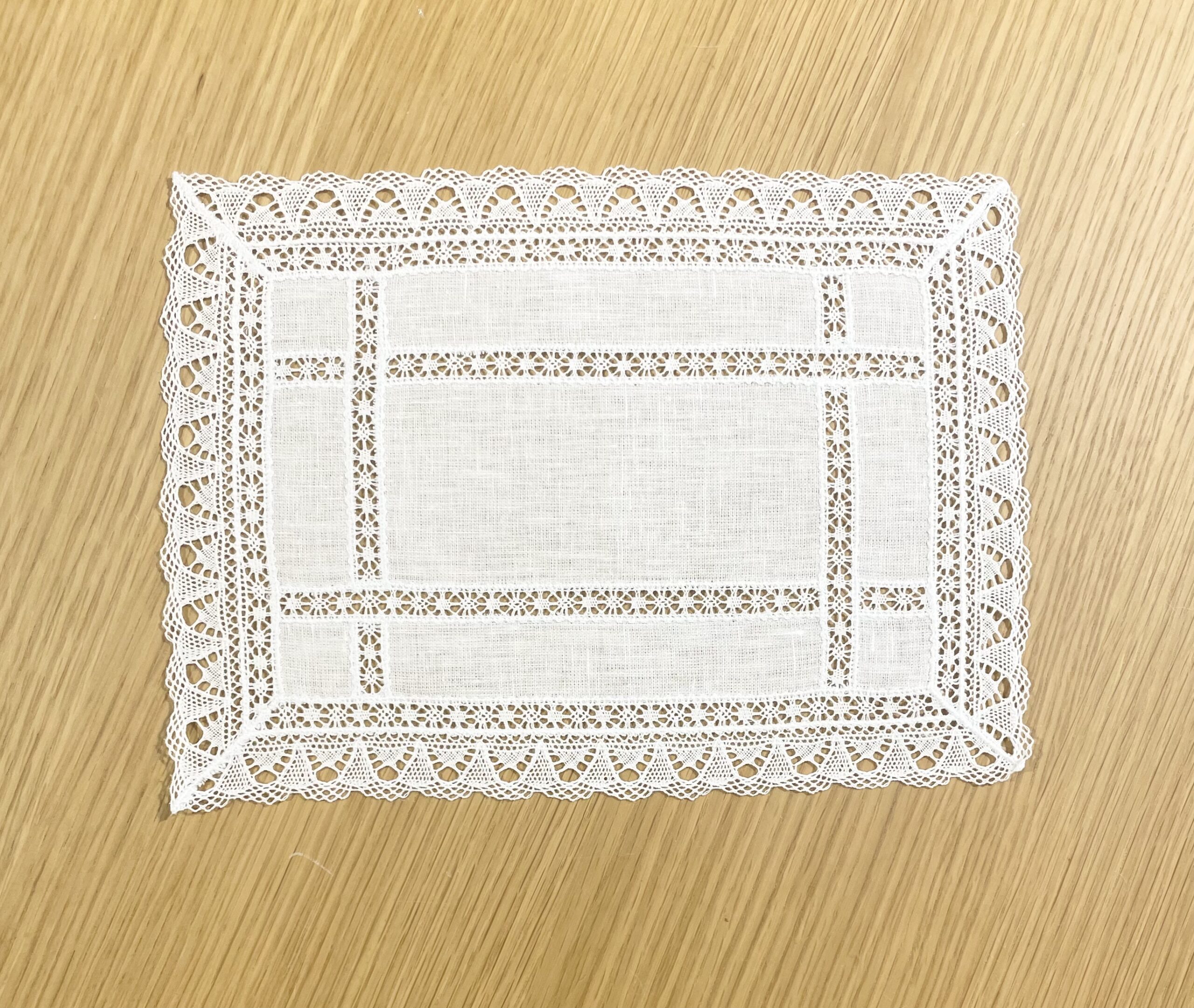 Tray Towel With Lace On The Edged