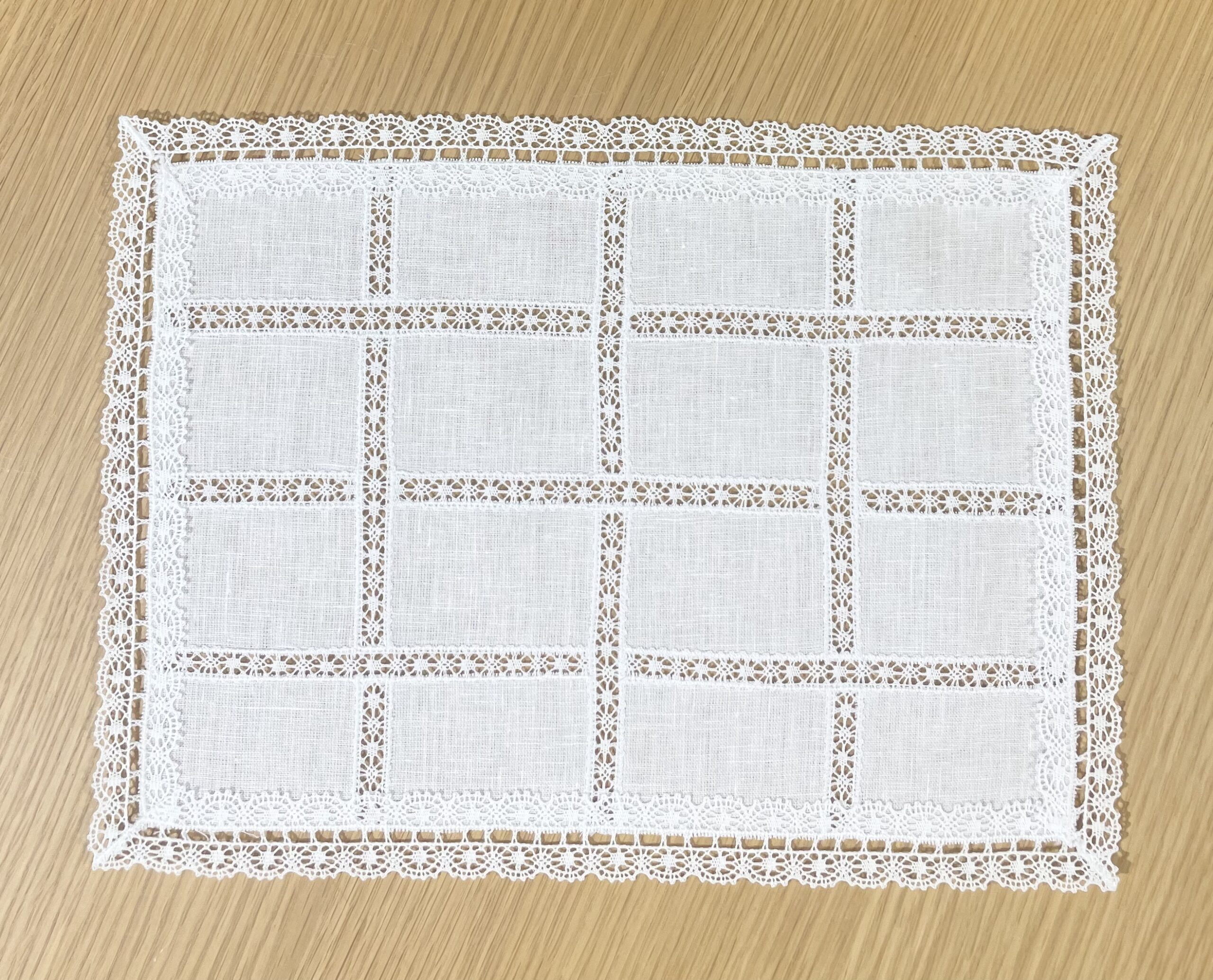 Rectangular Tray Towel With Lace Intertersed In The Piece 31 x 23 CM