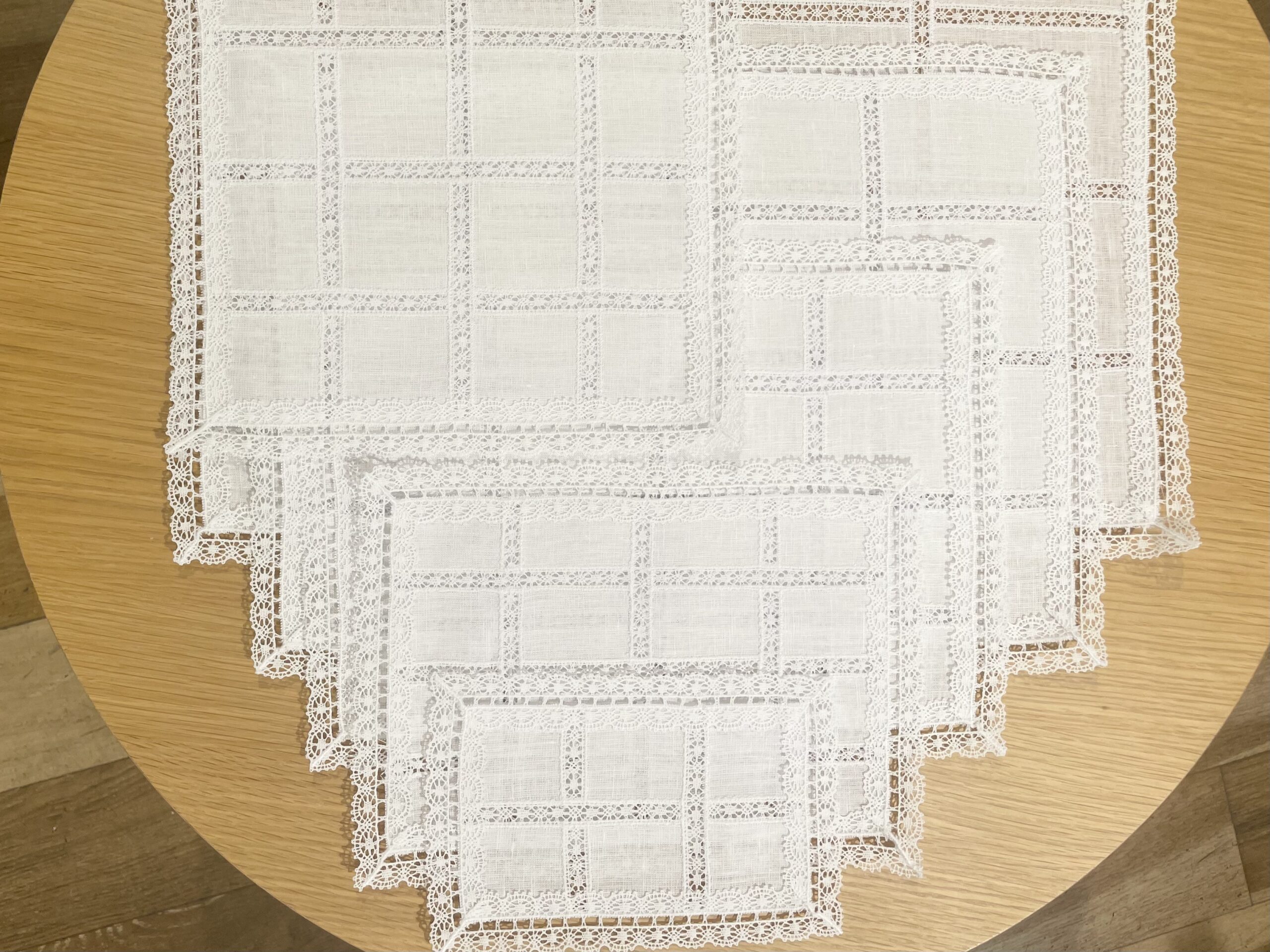 Rectangular Tray Towel With Lace Intertersed In The Piece 45x33 CM - Imagen 4