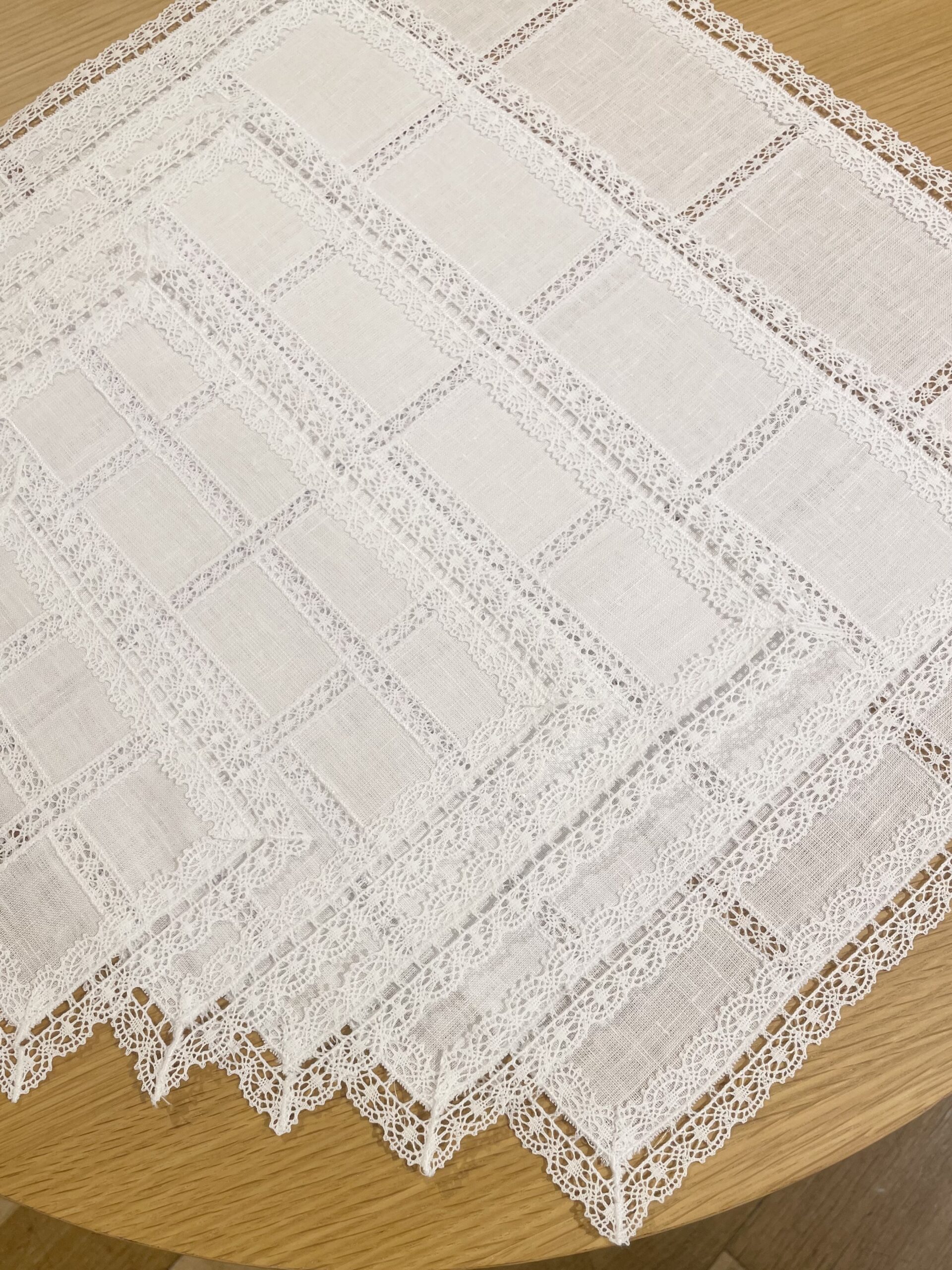 Rectangular Tray Towel With Lace Intertersed In The Piece 45x33 CM - Imagen 5