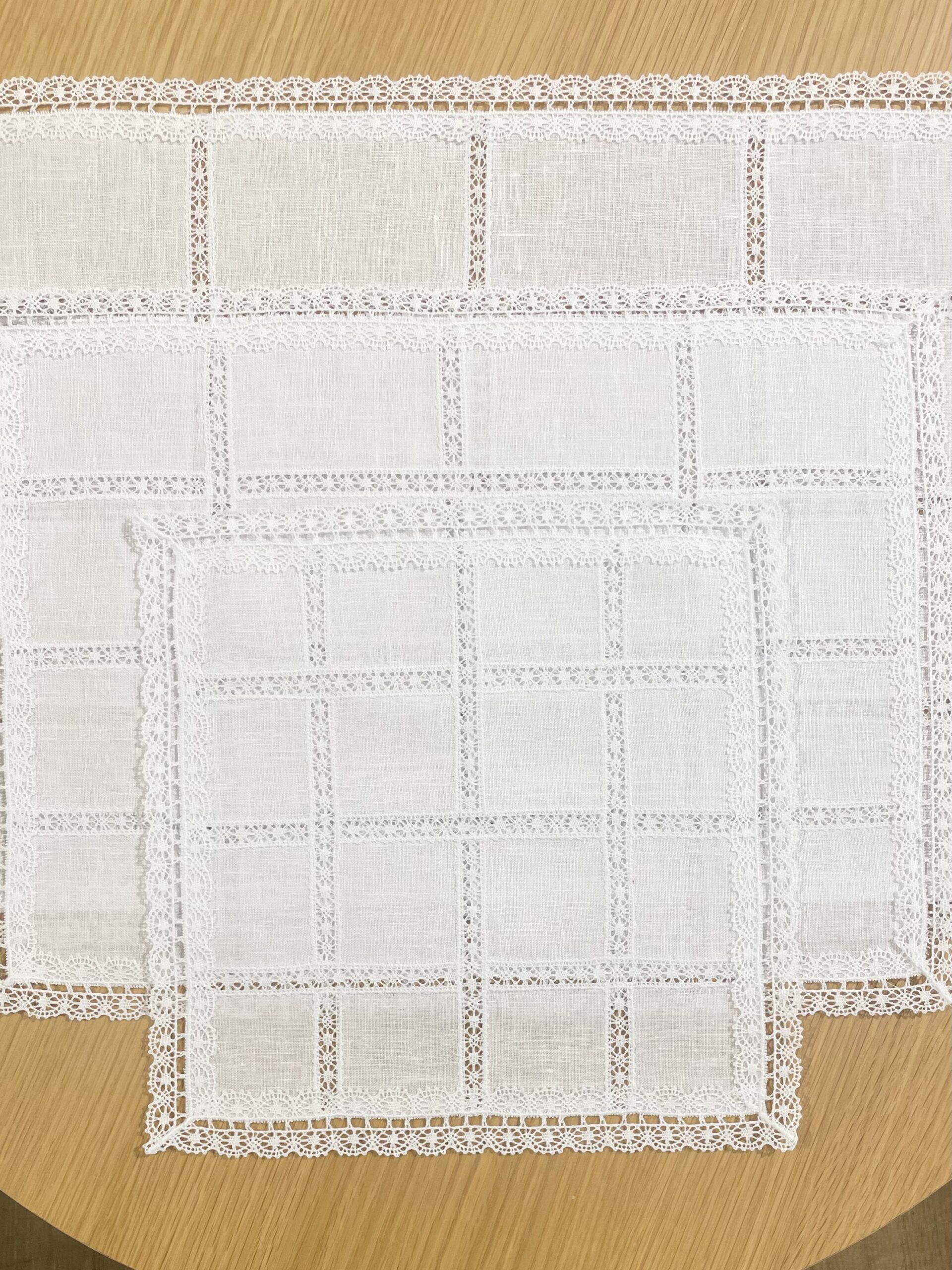 Rectangular Tray Towel With Lace Intertersed In The Piece 45x33 CM - Imagen 2
