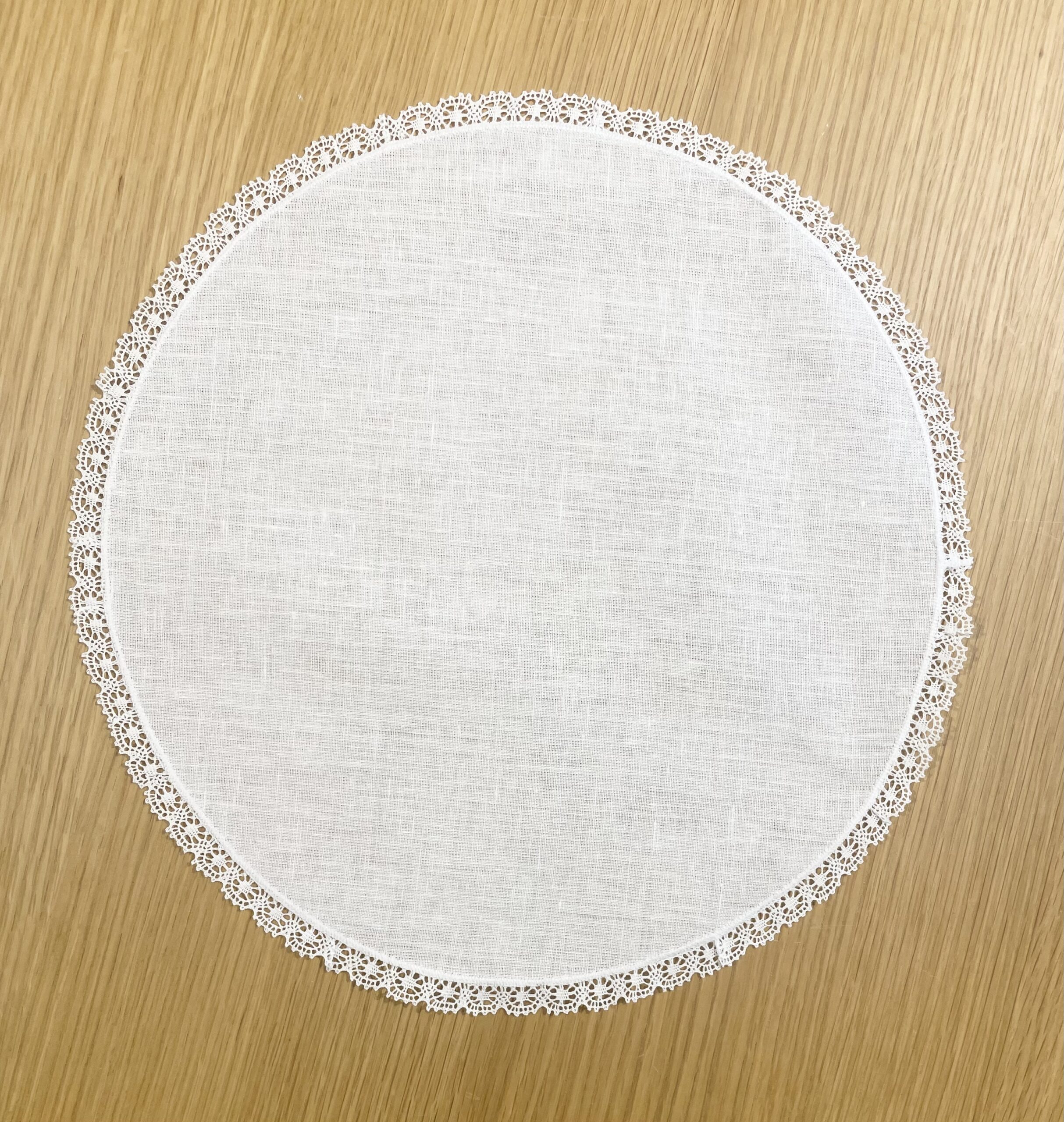 Round Tray Towel With Lace At The Edged 35 CM