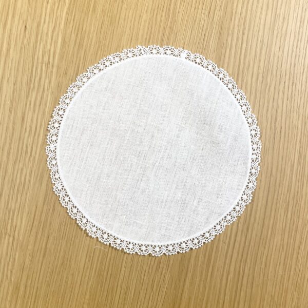Round Tray Towel With Lace At The Edged 20 CM