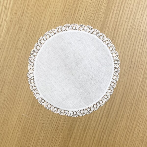 Round Tray Towel With Lace At The Edged 15 CM