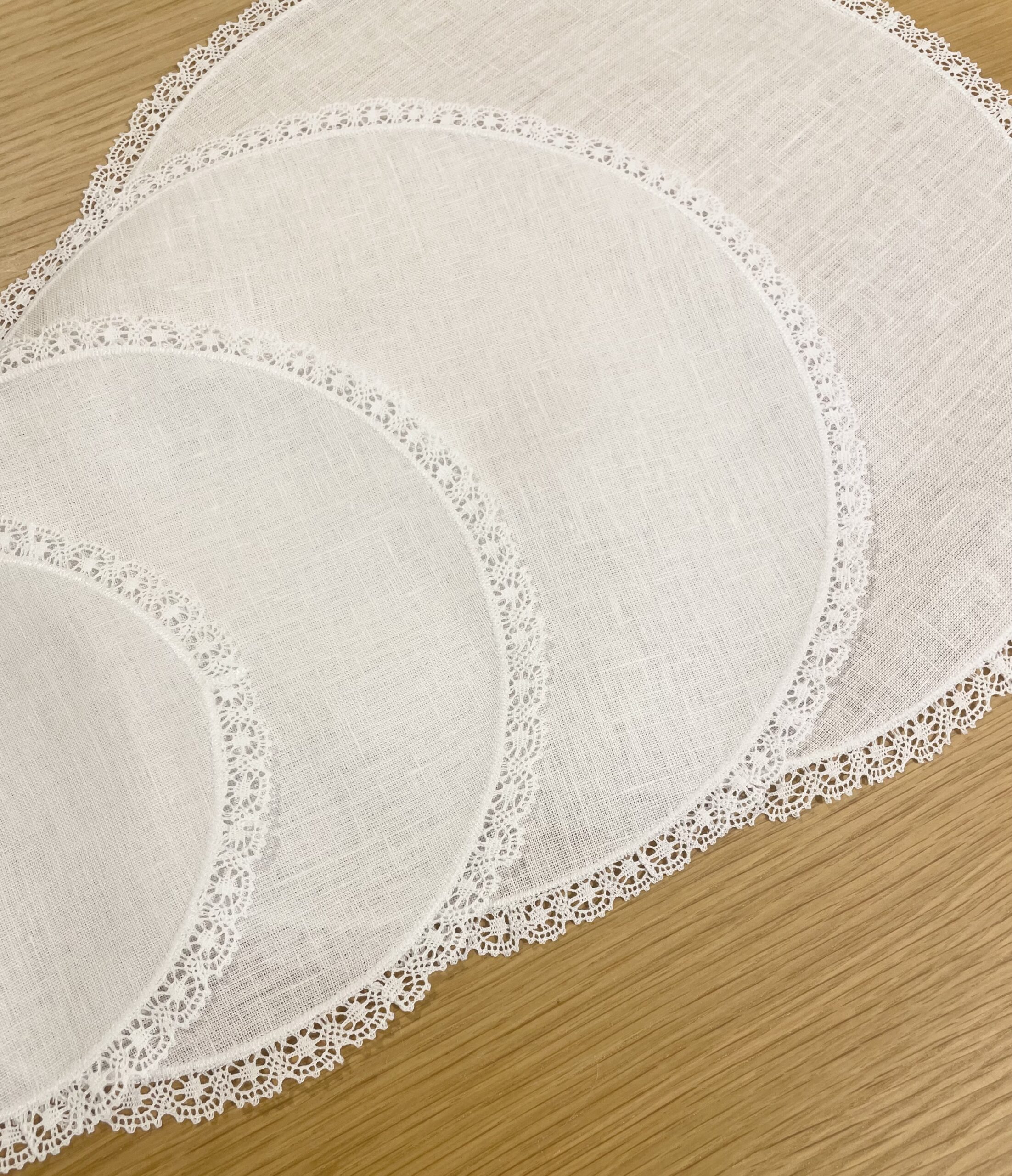 Round Tray Towel With Lace At The Edged 35 CM - Imagen 4