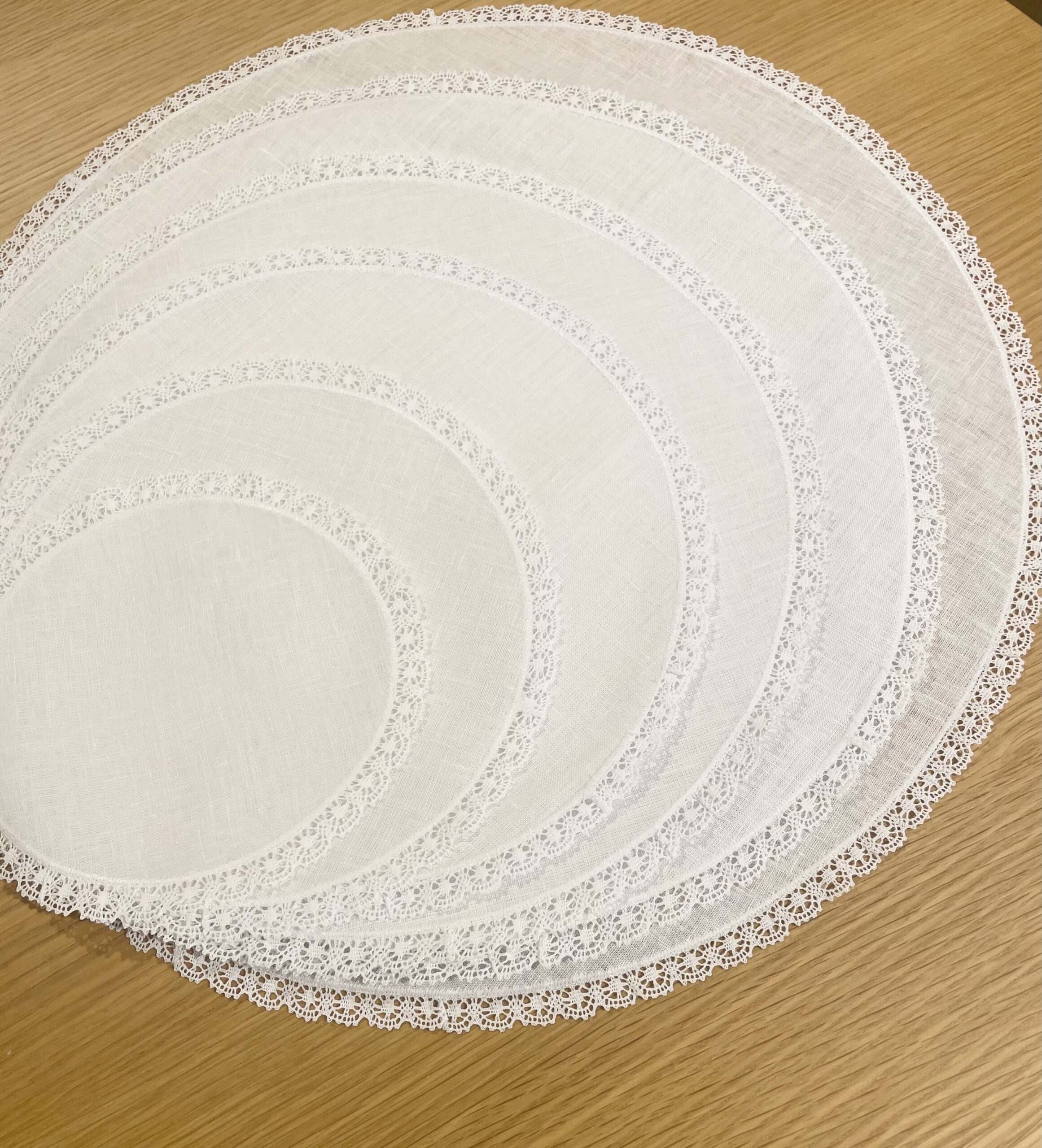 Round Tray Towel With Lace At The Edged 35 CM - Imagen 2