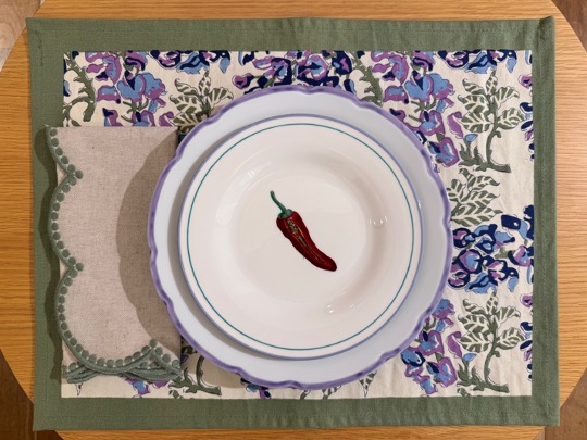 Set Placemat Wisteria / Napkin Gotas / Plate Reminiscence Violet / Plate Vegetable
