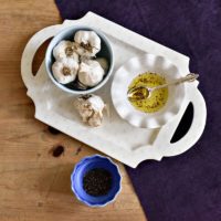Quatrefoil 18 Handled Traditional Tray Ecru - Imagen 2