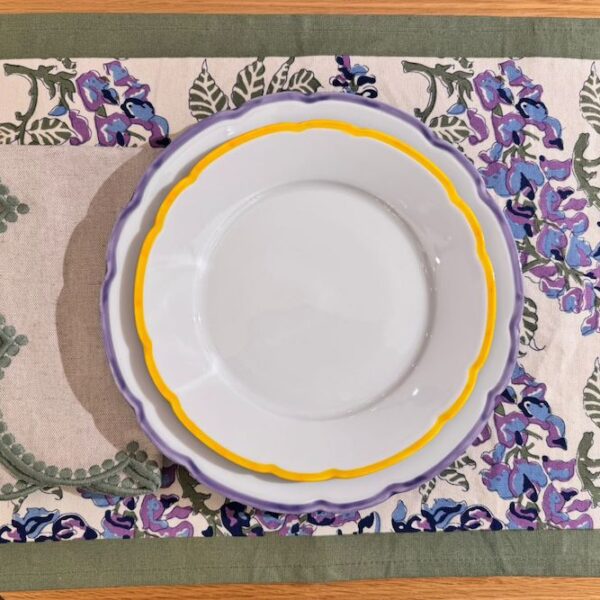 Set Placemat Wisteria / Napkin Gotas / Plate Reminiscence Violet / Plate Dessert Yellow