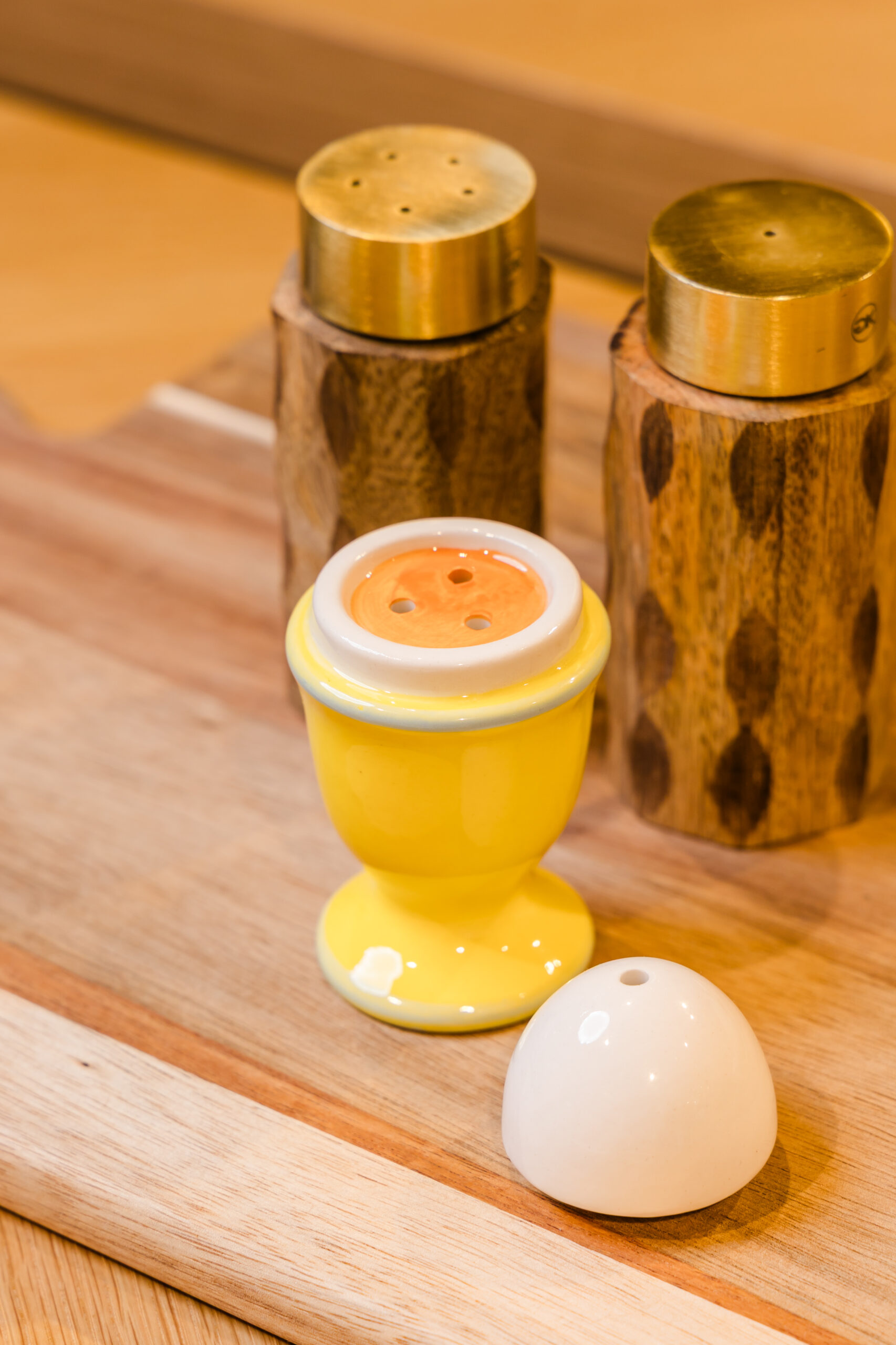 Salt & pepper egg Yellow - Imagen 5