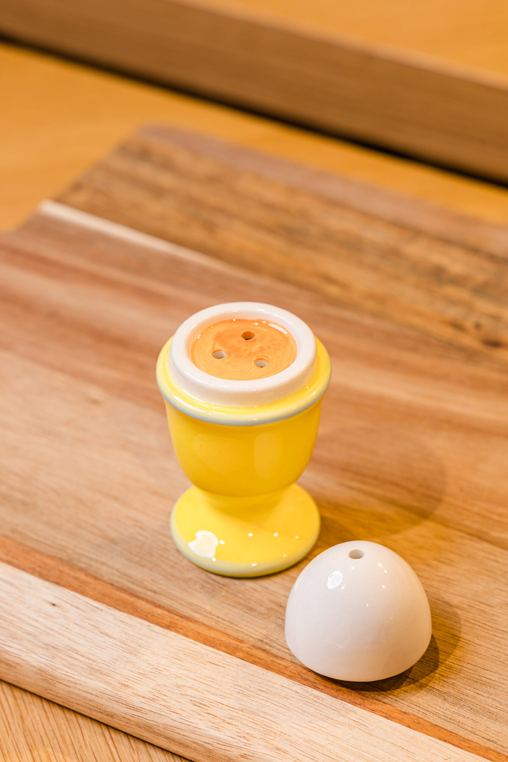 Salt & pepper egg Yellow - Imagen 4