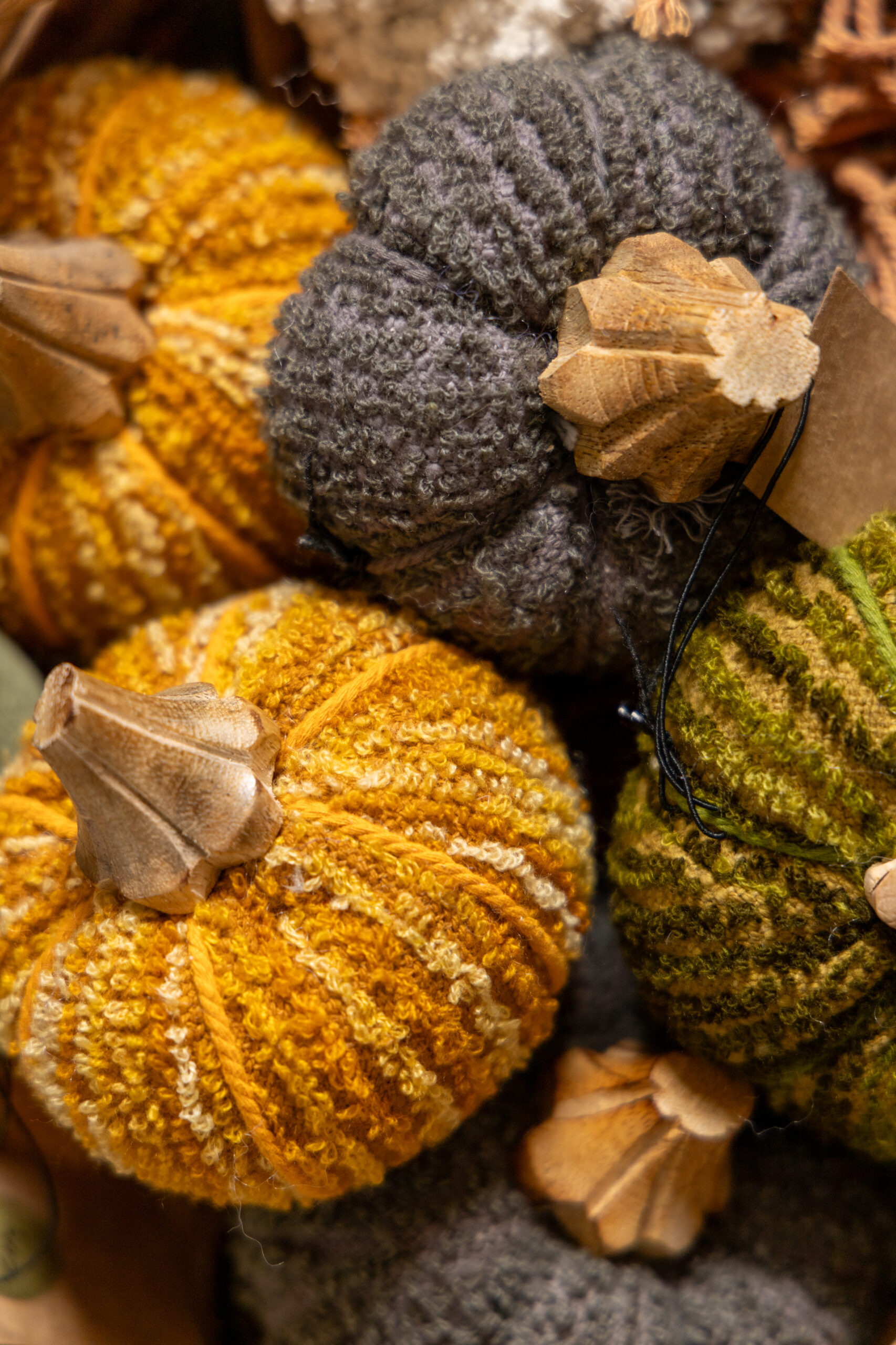 Cotton Blend Bouclé/Velvet Pumpkin w/ Wood Stem 6 Styles - Imagen 4