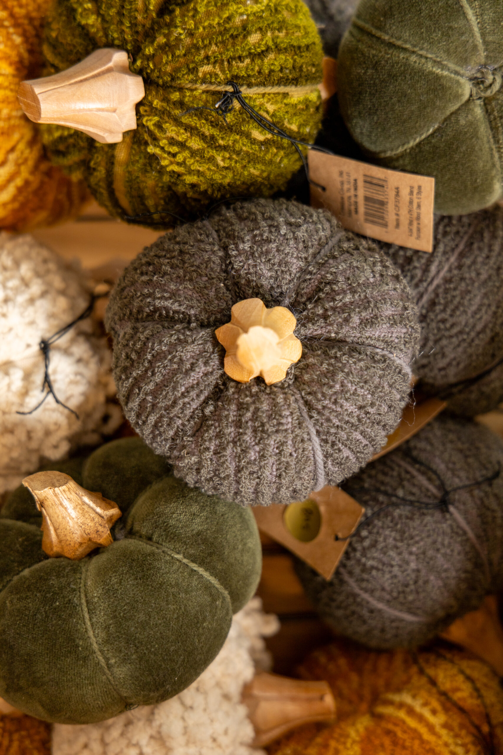 Cotton Blend Bouclé/Velvet Pumpkin w/ Wood Stem 6 Styles - Imagen 3