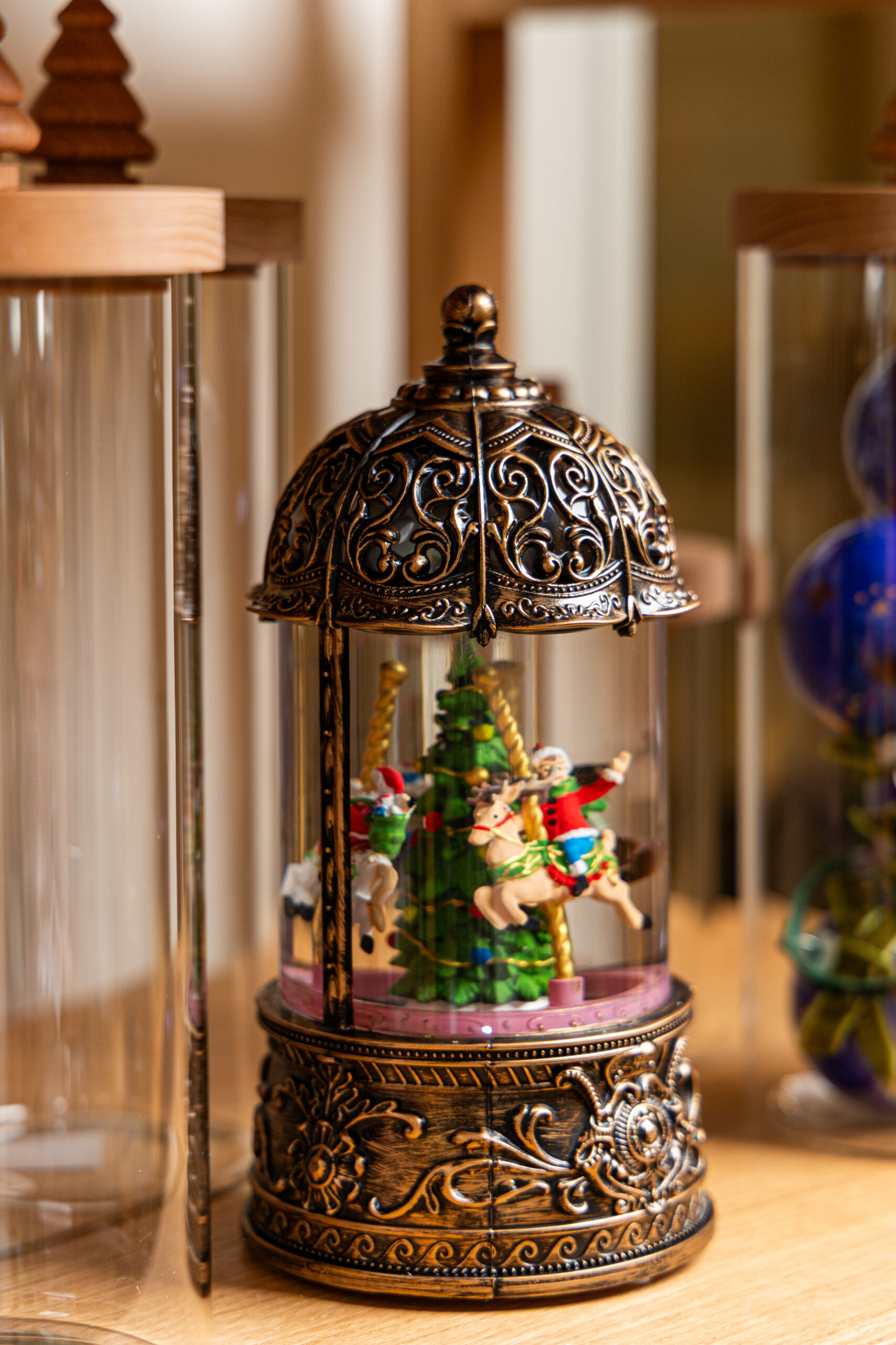 Battery Operated Lighted Led Santa & Carousel Water Lantern - Imagen 5