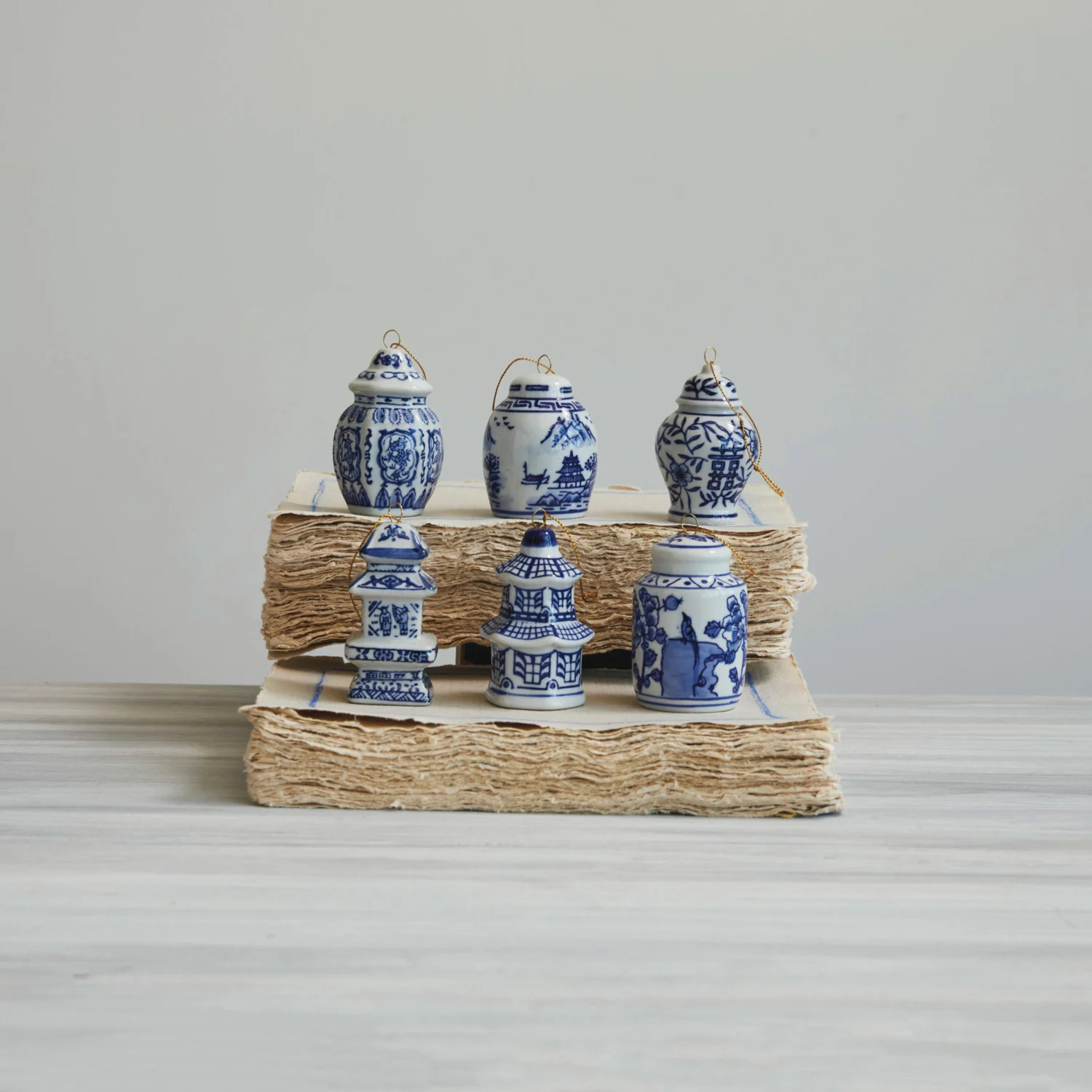 Stoneware Ginger Jar Ornament Blue & White Set of 2 Styles - Imagen 2