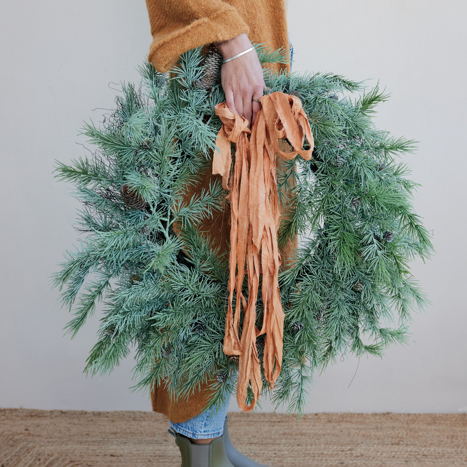 Faux Pine Wreath With Natural Pinecones - Imagen 2